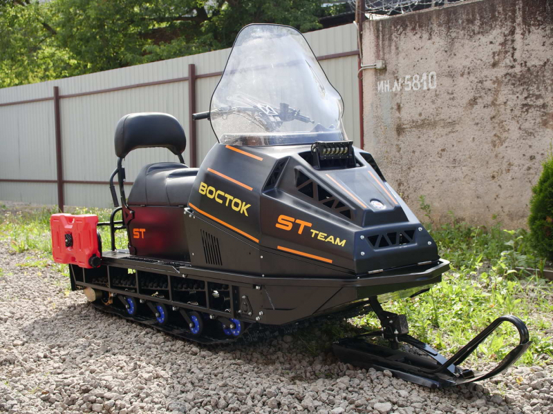 Снегоход Восток с двигателем Lifan