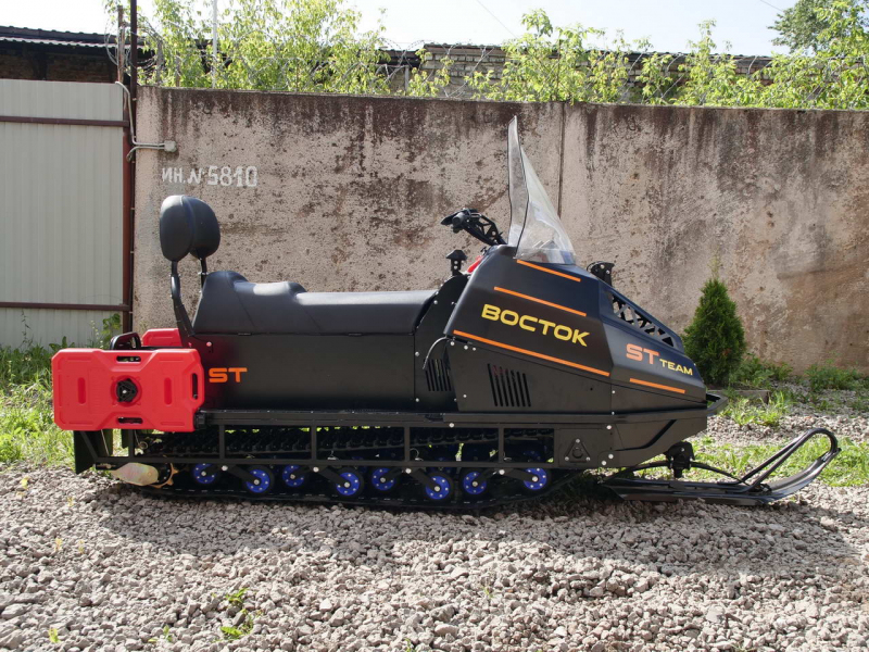 Снегоход Восток с двигателем Lifan