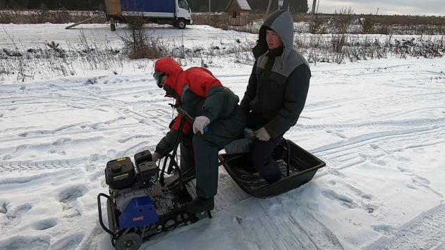 Везет двоих